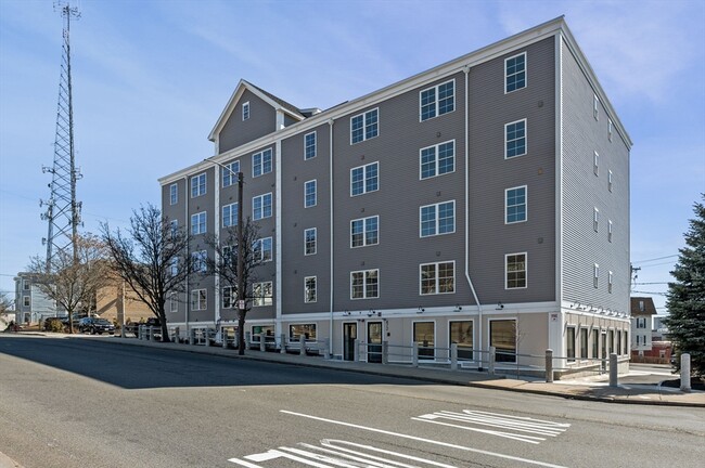 472 Essex St in Lynn, MA - Foto de edificio - Building Photo