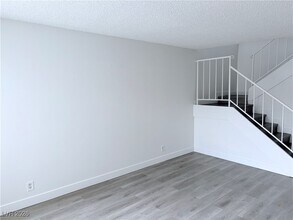 4350 Caliente St in Las Vegas, NV - Building Photo - Building Photo