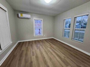 206 N Donohue St in Granger, TX - Building Photo - Building Photo