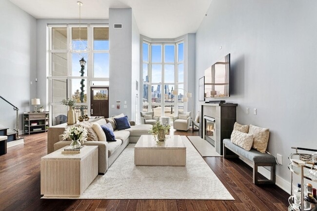 property at 1125 Maxwell Ln