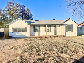 504 81st St in Lubbock, TX - Building Photo