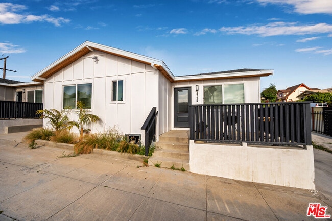 4725 W 18th St in Los Angeles, CA - Building Photo - Building Photo