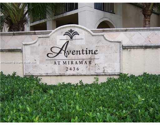 2541 Centergate Dr in Miramar, FL - Building Photo