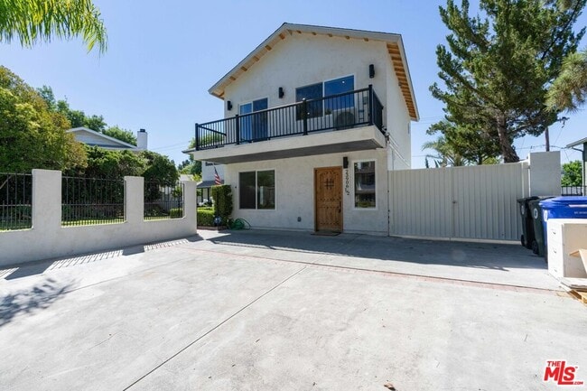23906 Darbun Dr in Santa Clarita, CA - Building Photo - Building Photo