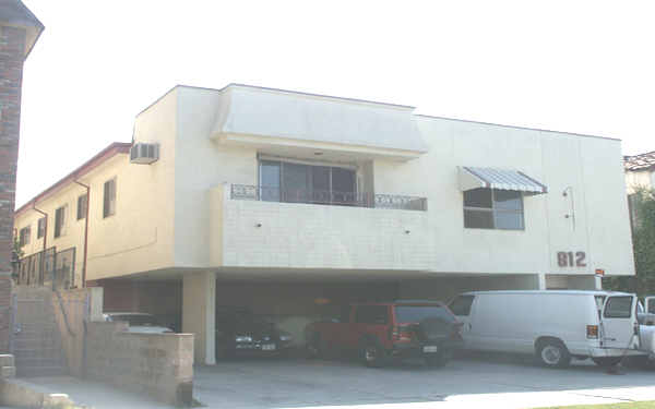 812 N Alfred St in Los Angeles, CA - Foto de edificio - Building Photo