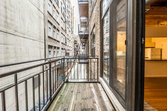 375 W Erie St in Chicago, IL - Building Photo - Building Photo