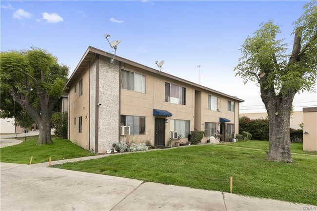 1600 Picadilly Way in Fullerton, CA - Building Photo - Building Photo