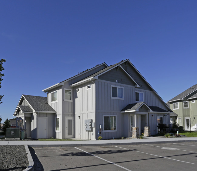 Journey's End Townhomes in Kuna, ID - Building Photo - Building Photo