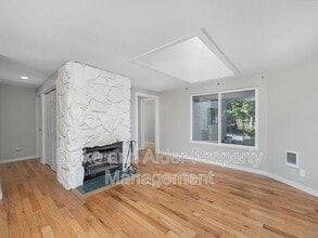 2402 SE 9th Ct in Gresham, OR - Building Photo - Building Photo