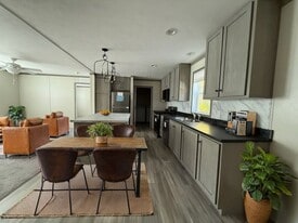 5417 S Deadwood Dr in Portage, MI - Building Photo