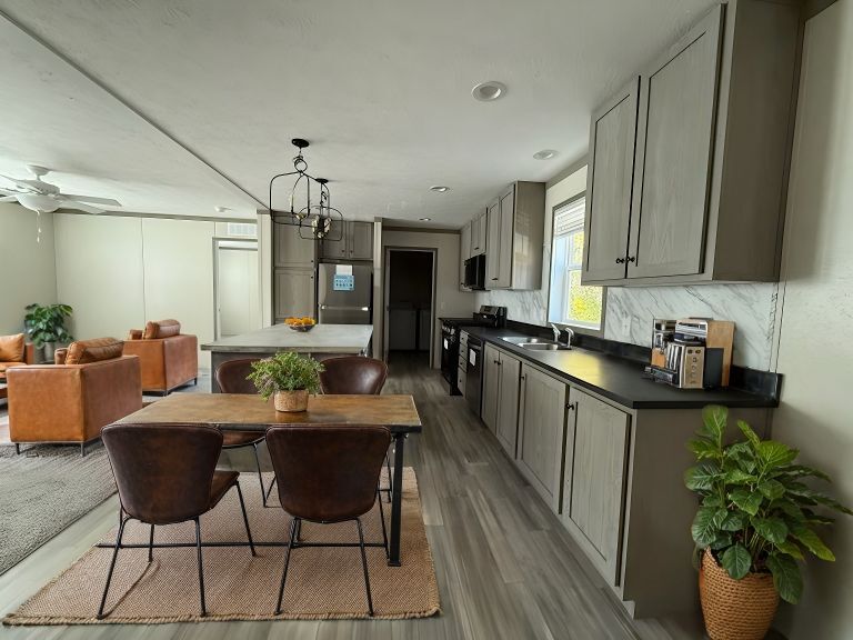 5417 S Deadwood Dr in Portage, MI - Building Photo