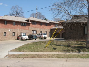 Madison Court Apartments in Omaha, NE - Building Photo - Building Photo