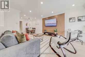 4023 Bishopstoke Ln in Mississauga, ON - Building Photo - Building Photo