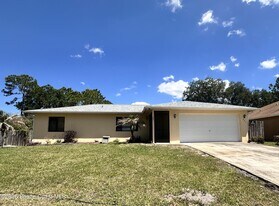 931 Commerce Rd SE in Palm Bay, FL - Building Photo