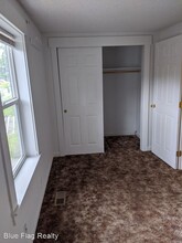 64701 Columbia River Hwy in Deer Island, OR - Foto de edificio - Building Photo