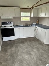 6977 Leann Ln in Wallis, TX - Building Photo - Building Photo