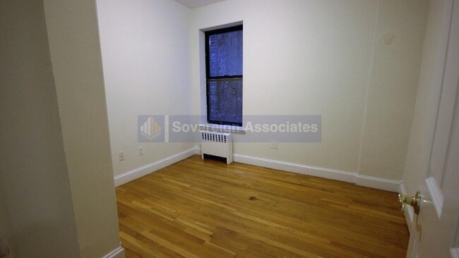 220 W 104th St in New York, NY - Building Photo - Building Photo