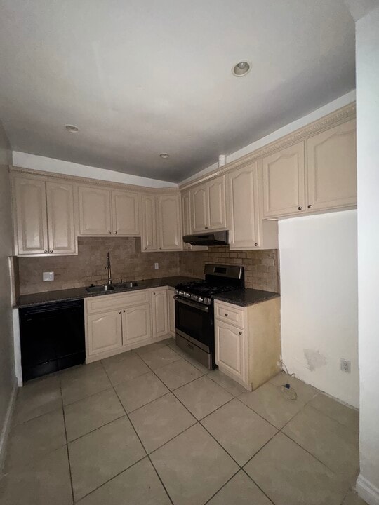 14725 Polk St, Unit 1/2 in Sylmar, CA - Building Photo
