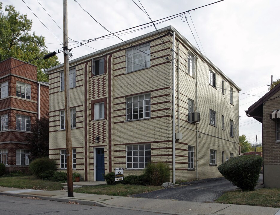 7120 Plainfield Rd in Cincinnati, OH - Foto de edificio