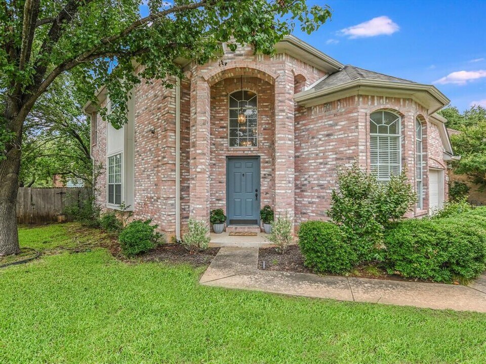 1015 Hawk Ct in Round Rock, TX - Building Photo