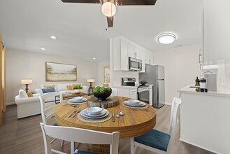 Hacienda at Camarillo Oaks in Camarillo, CA - Building Photo - Building Photo