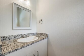 707 S 6th St in Bonham, TX - Building Photo - Building Photo
