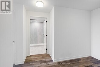 2118 Bloor St W in Toronto, ON - Building Photo - Building Photo