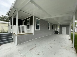 7501 142nd Ave N in Largo, FL - Building Photo - Building Photo