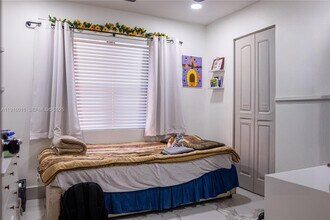 6294 NW 170th Terrace in Hialeah, FL - Foto de edificio - Building Photo