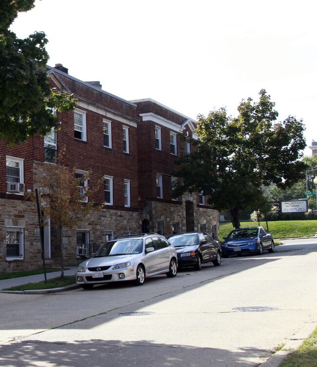 3515 Hertford Pl NW in Washington, DC - Building Photo - Building Photo