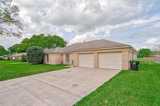 1801 Laurel Oaks Dr in Richmond, TX - Building Photo - Building Photo