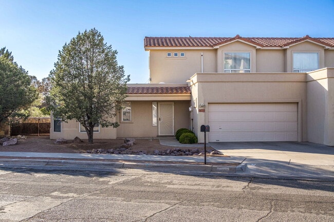 2353 Saturn Cir in Las Cruces, NM - Foto de edificio - Building Photo