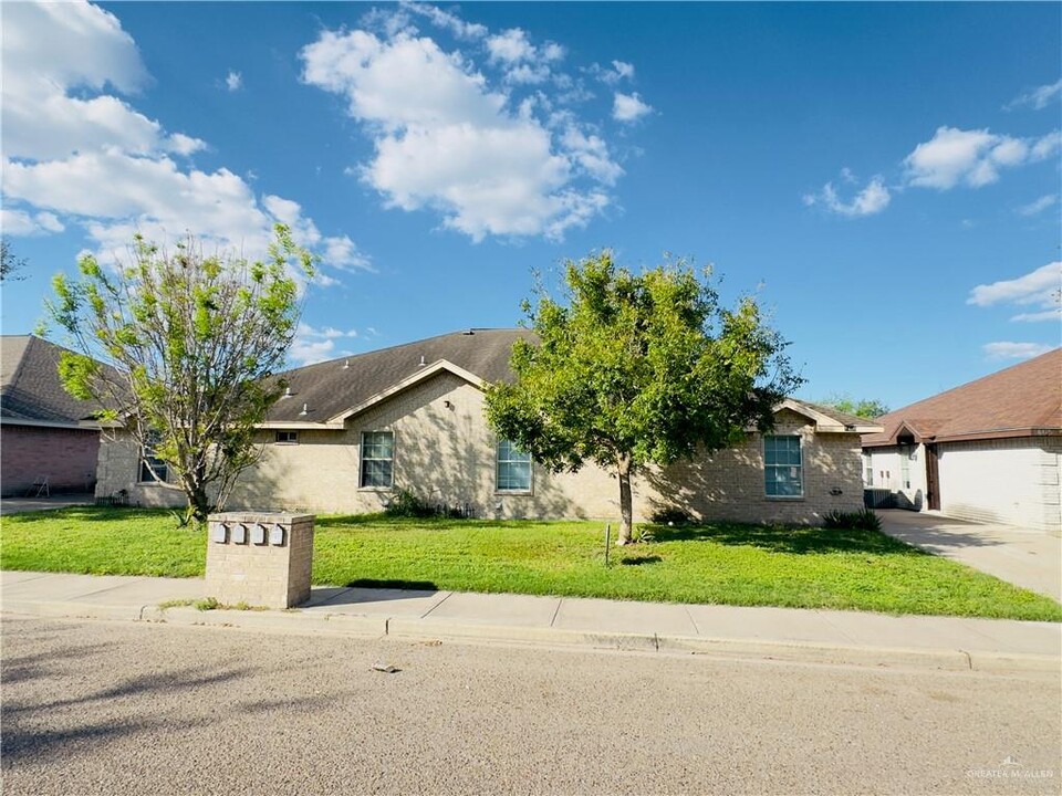 1409 Prosperity Dr in Edinburg, TX - Building Photo