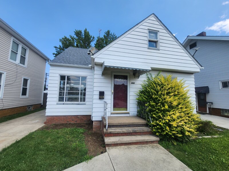 5618 Merkle Ave in Parma, OH - Foto de edificio