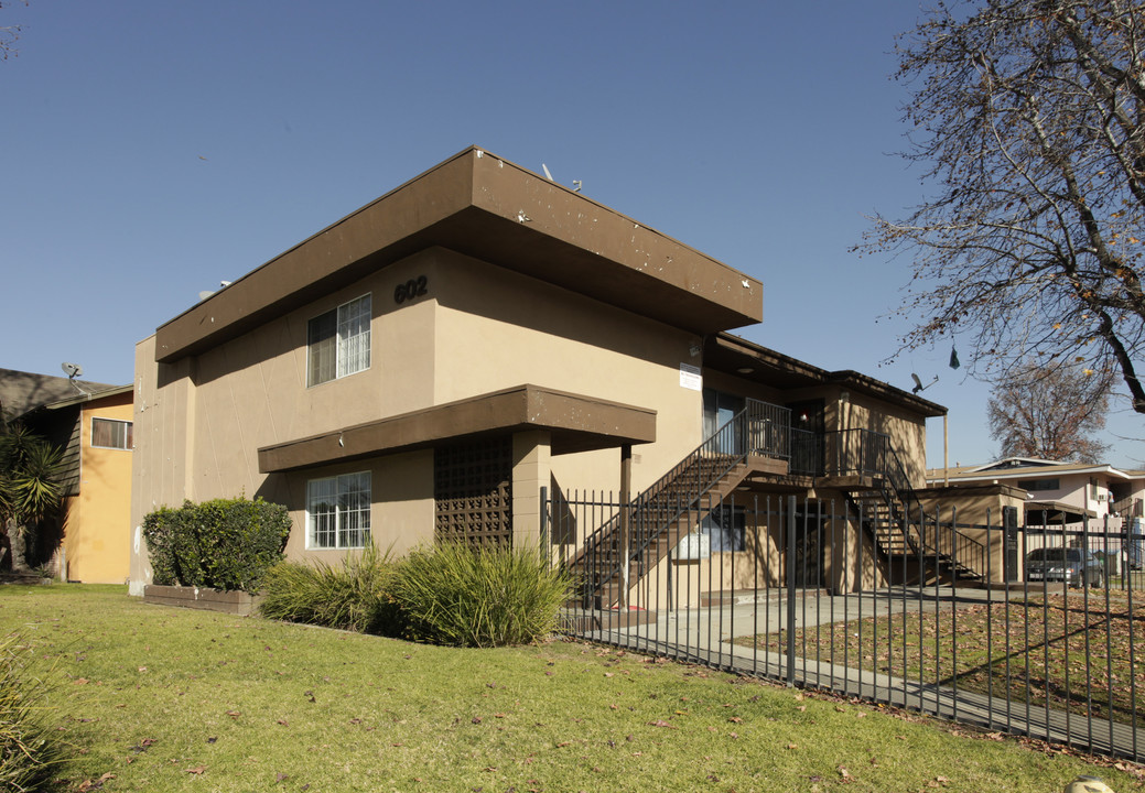 602 Karesh Ave in Pomona, CA - Building Photo