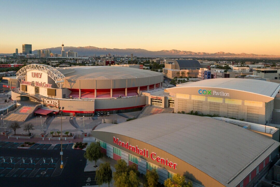 797 E Harmon Ave in Las Vegas, NV - Building Photo