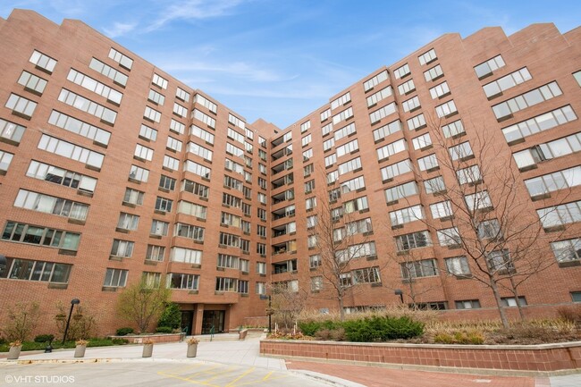 property at 801 S Plymouth Ct