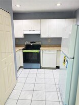 300 NW 114th Ave in Miami, FL - Building Photo