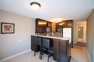 8503-8108 108 St NW in Edmonton, AB - Building Photo - Building Photo