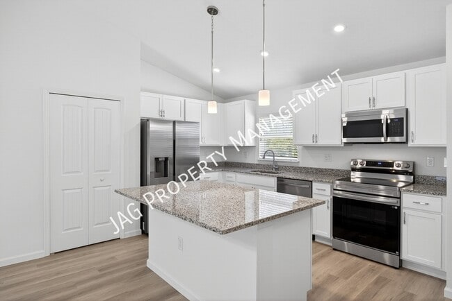 728 Cornelia Ave SE in Palm Bay, FL - Building Photo - Building Photo