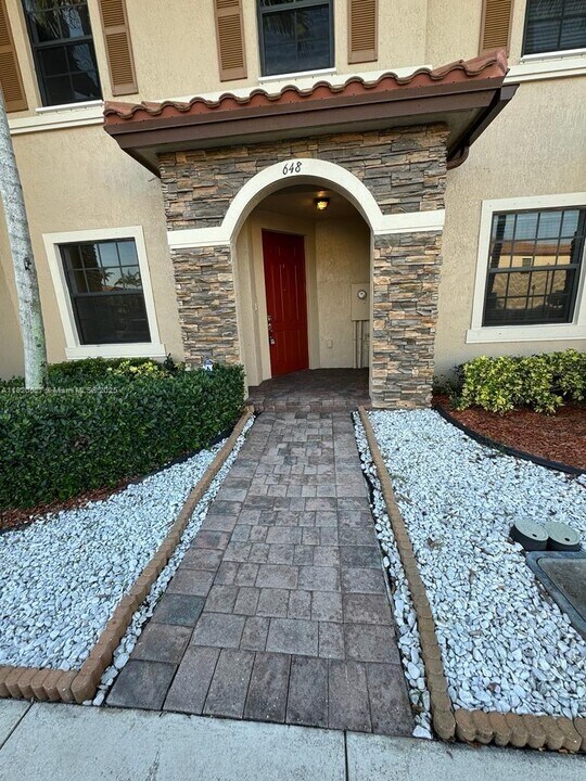 648 SE 32nd Ave in Homestead, FL - Building Photo