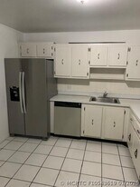 4131 Stirling Rd in Davie, FL - Building Photo