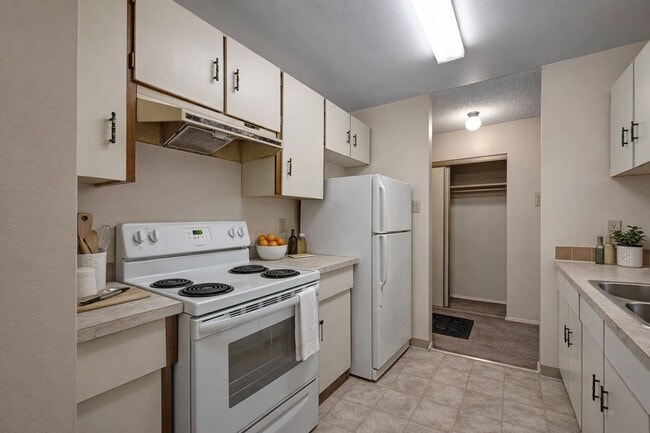 Stirling Place in Edmonton, AB - Building Photo - Building Photo