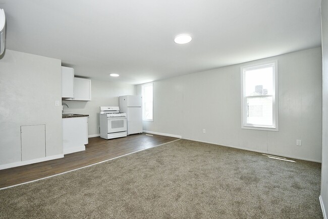 1103 Crosby St, Unit 2 in Braddock, PA - Building Photo - Building Photo