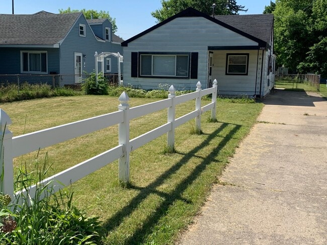 property at 400 E Everettdale Ave