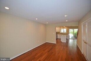 13107 Englishwood Ln in Fairfax, VA - Building Photo