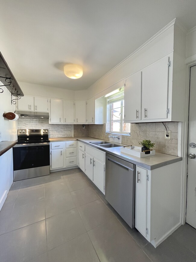 property at 2334 N Richey Blvd