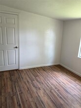 721 S Laurel Ave in Luling, TX - Building Photo - Building Photo