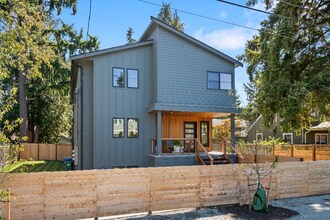 2349 NE 127th St in Seattle, WA - Building Photo - Building Photo