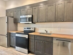 362 W Merrick Rd in Valley Stream, NY - Building Photo - Building Photo